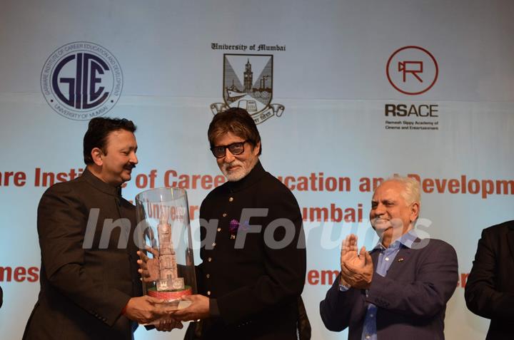 Amitabh Bachchan Launches 'Film & Entertainment' Courses