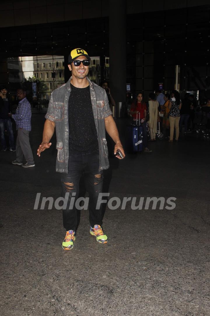 Vidyut Jamwal Snapped at Airport