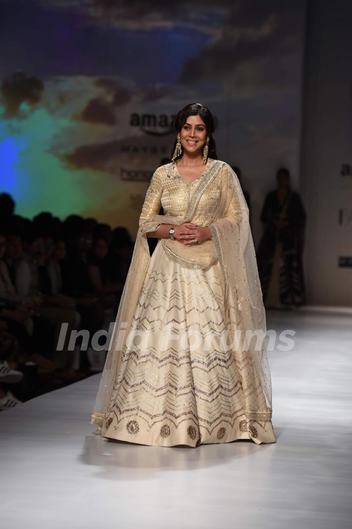 Saakshi Tanwar walks the ramp at Amazon Fashion Week