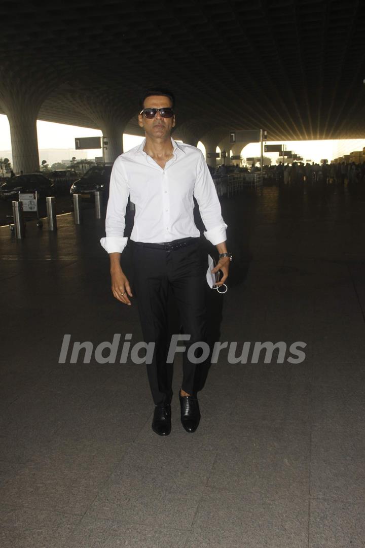 Manoj Bajpayee Snapped at Airport!