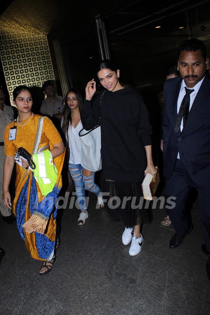 Celebs Snapped at Airport