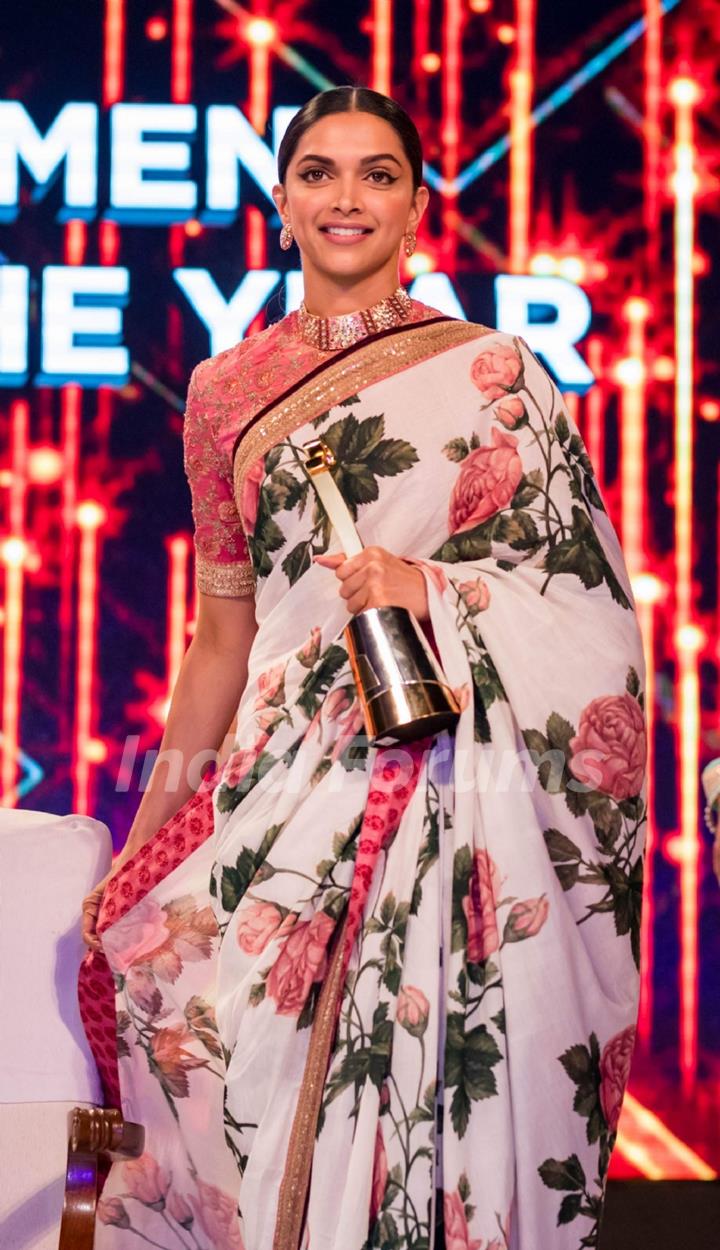 Deepika Padukone looked STUNNING at 'IBLA Awards 2017'