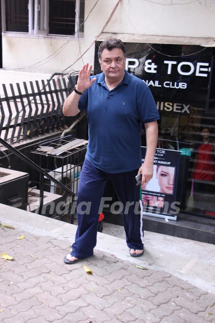 Rishi Kapoor Snapped at Tip Toe Salon, Bandra