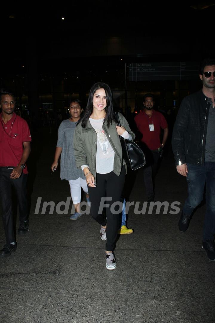 AirportDiaries: Salman Khan and family return from Maldives!