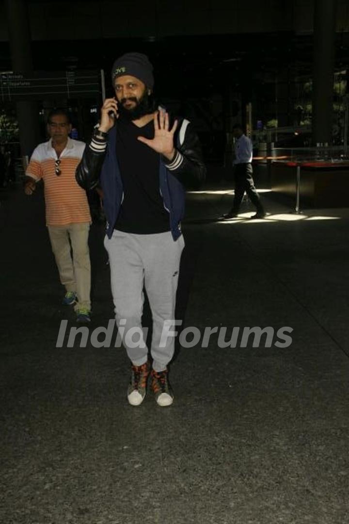 Celebs spotted at the Airport on April 5!