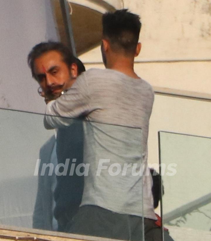 Ranbir Kapoor snapped by the paparazzi in his new look!