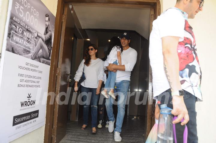 Akshay Kumar - Twinkle Khanna snapped with daughter Nitara