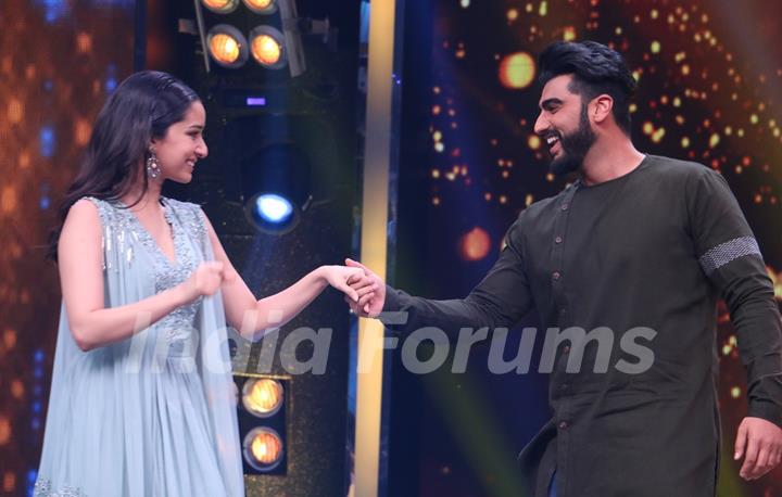 Arjun and Shraddha promote 'Half Girlfriend on Zee TV's  'Sa Re Ga Ma' Lil Champs'