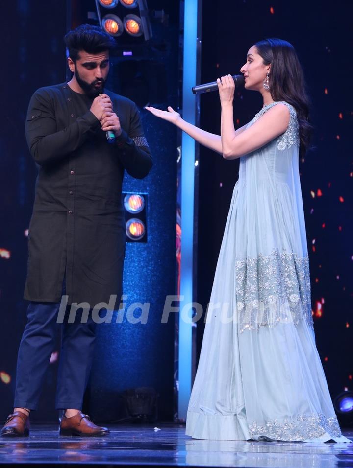 Arjun Kapoor and Shraddha Kapoor promote 'Half Girlfriend on Zee TV's  'Sa Re Ga Ma' Lil Champs'