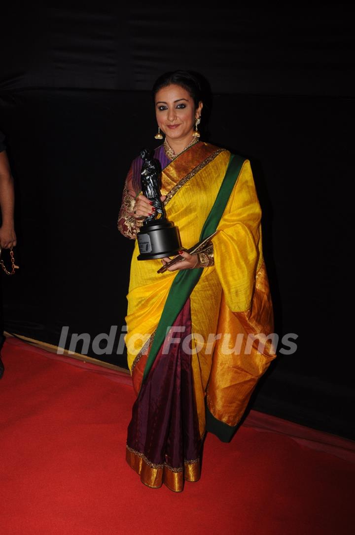 Divya Dutta poses with award at Dadasaheb Phalke Awards