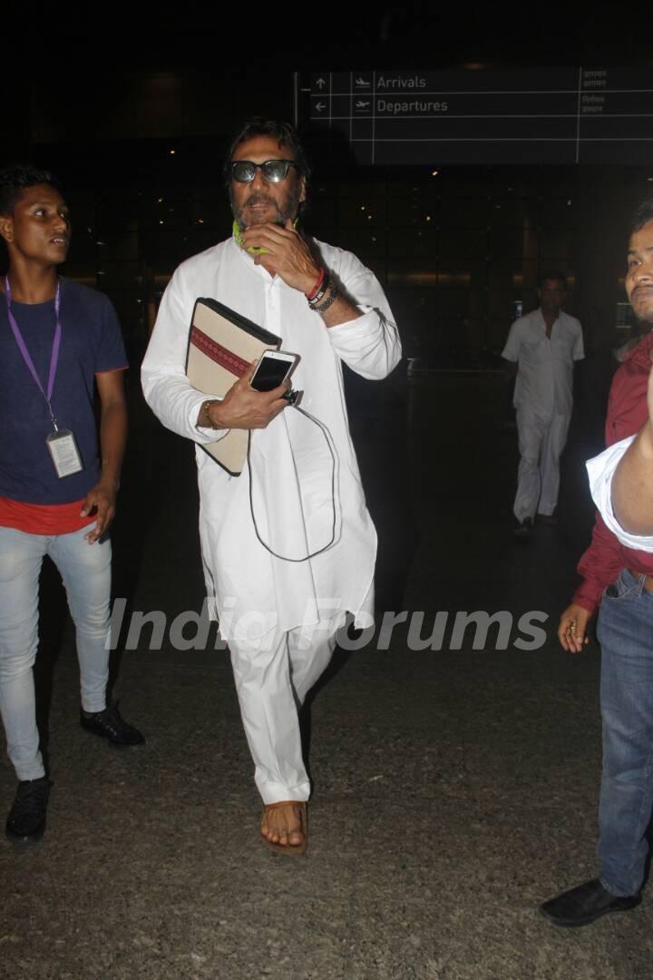 Jackie Shroff snapped at the airportq
