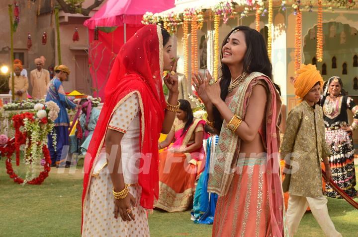 Tejasswi Prakash Wayangankar on the sets of Pehredaar Piya Ki