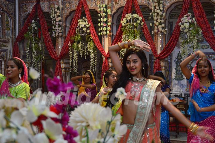 Tejasswi Prakash Wayangankar on the sets of Pehredaar Piya Ki