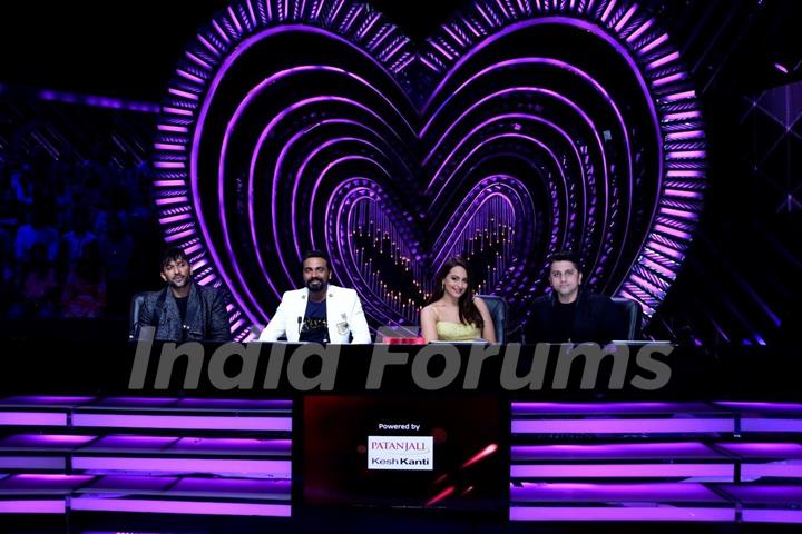 Judges - Terence Lewis, Remo D'souza , Sonakshi Sinha and Mohit Suri