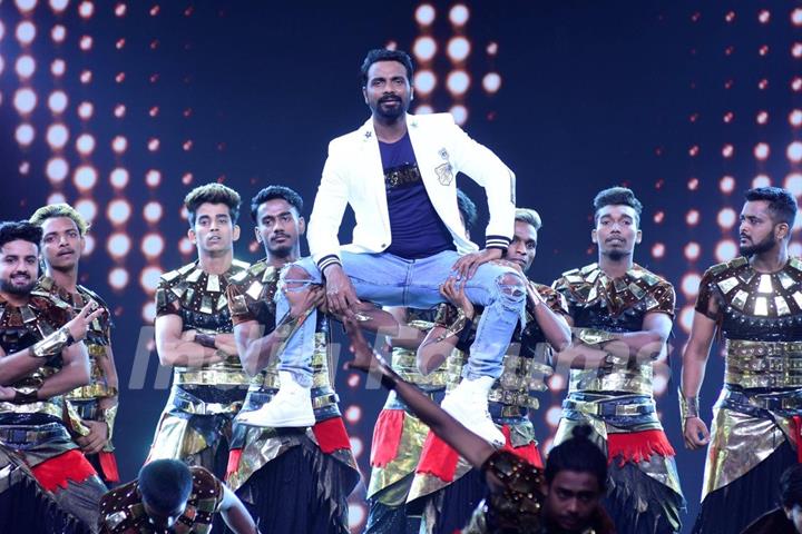 Remo D'souza makes an entry on Nach Baliye Season 8 with his groups