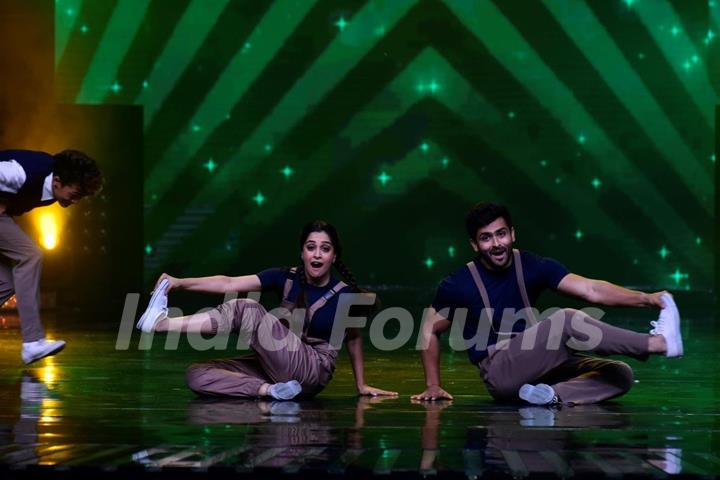 Shoaib & Dipika perform with Wild Rippers crew on the sets of Nach Baliye 8