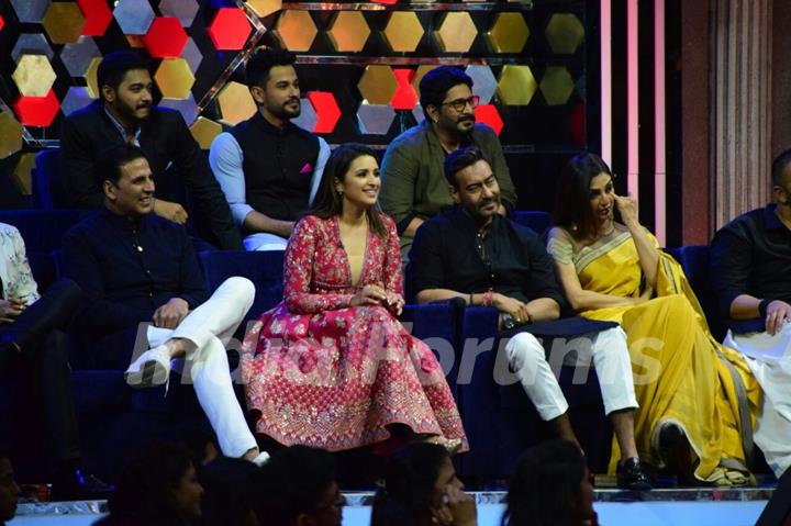 Golmaal Again Team on the sets of The Great Indian Laughter Challenge