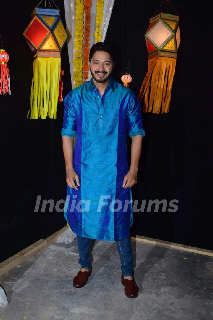 Shreyas Talpade looks striking in a blue kurta