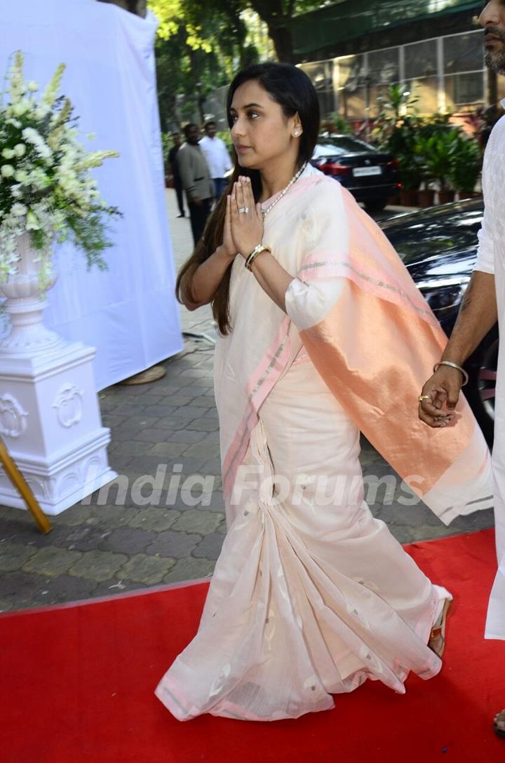 Rani Mukerji arrives at her father's prayer meet