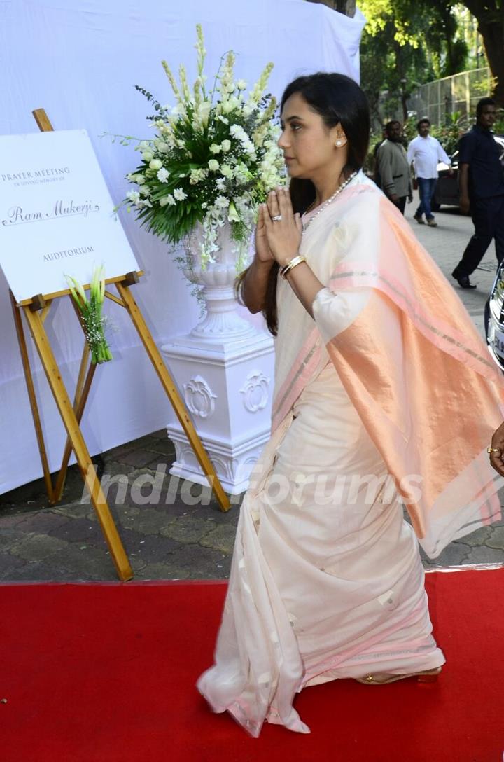 Rani Mukerji arrives at her father's prayer meet