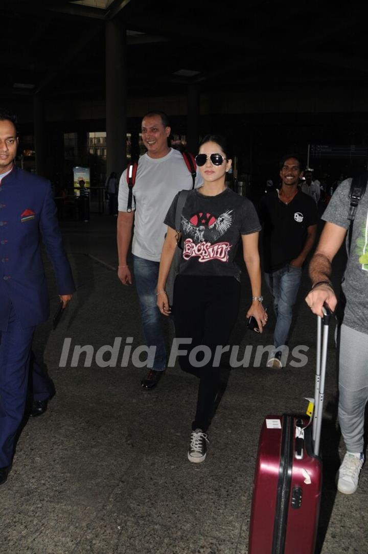 Jacqueline, Sunny and Kiara at the Airport