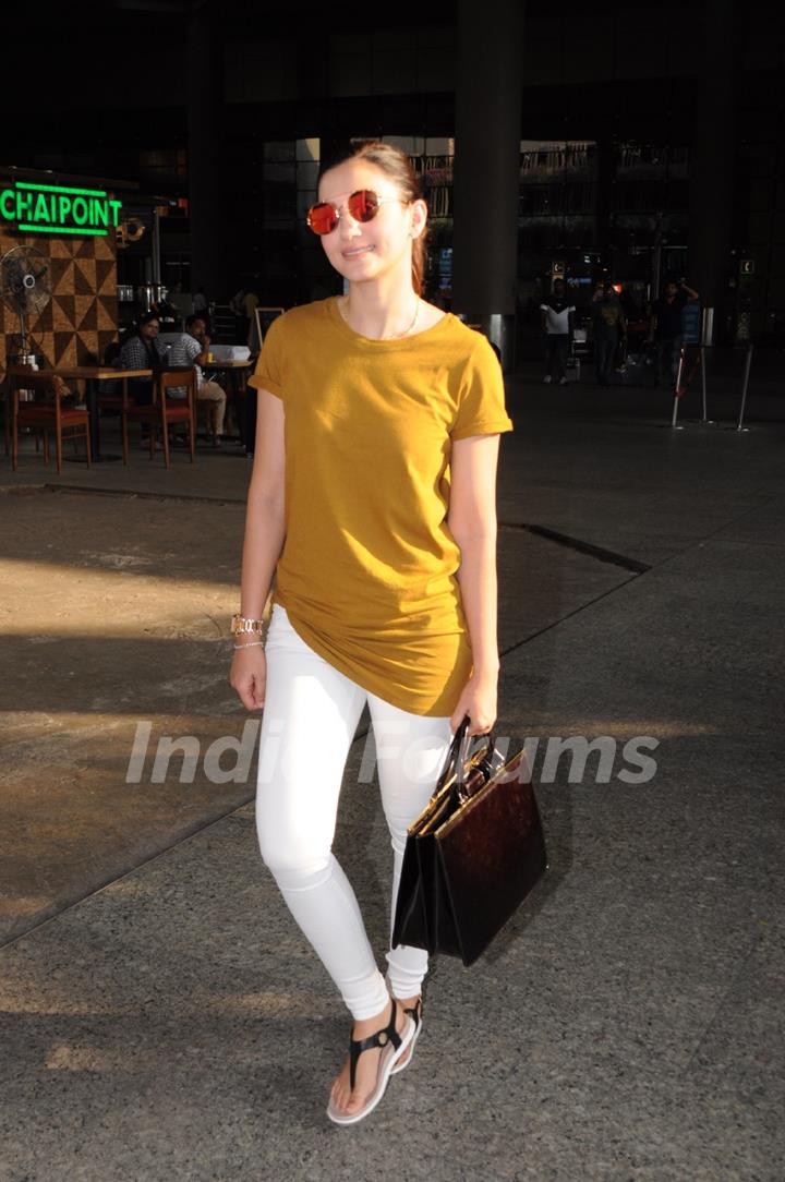 Gauahar Khan at the Airport