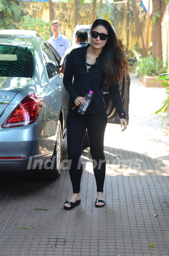 Kareena Kapoor looks stunning outside her gym
