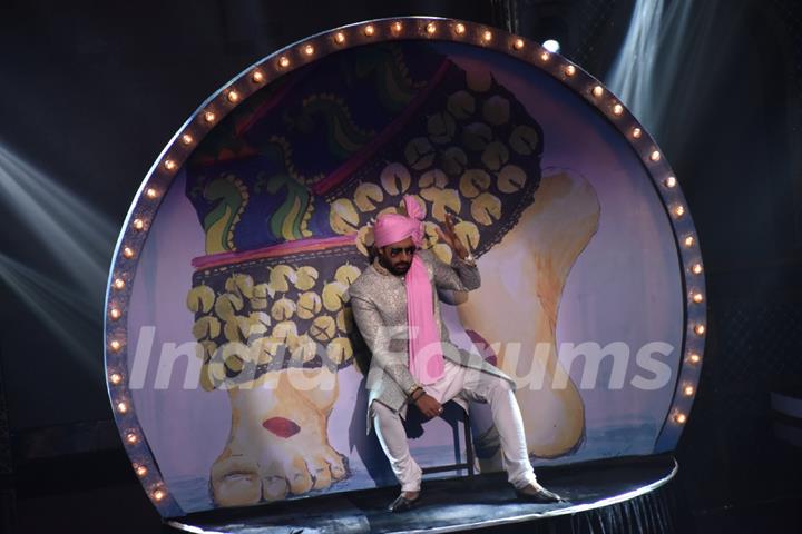 Abhishek Bachchan's entry on the stage Lip Sinc Battle