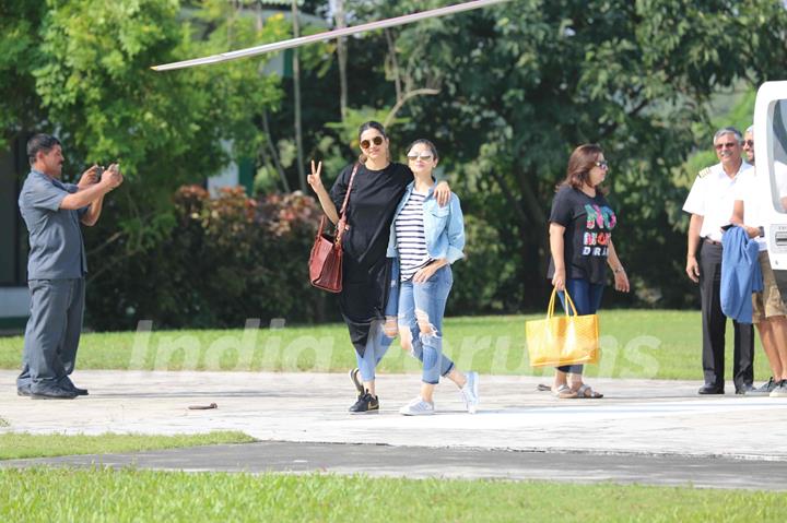 Deepika - Alia pose for the shutterbugs