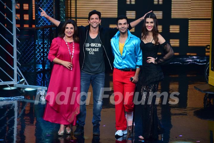 Hrithik - Kriti - Rajkummar - Farah on the sets