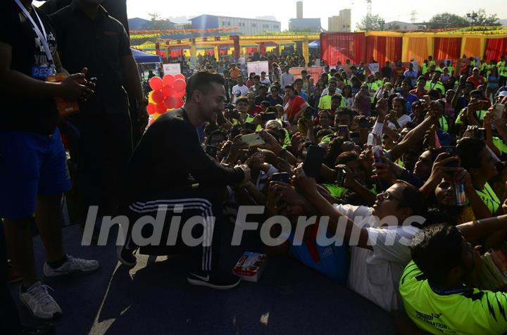 Tiger Shroff interacts with the runners