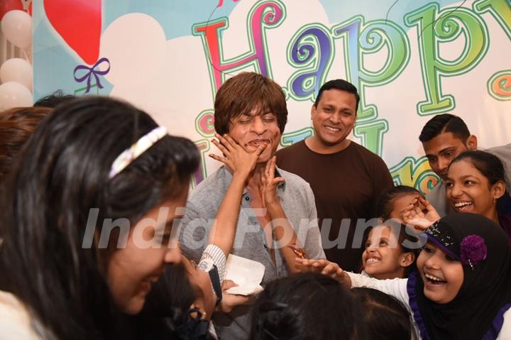 A cute SRK celebrates children's day