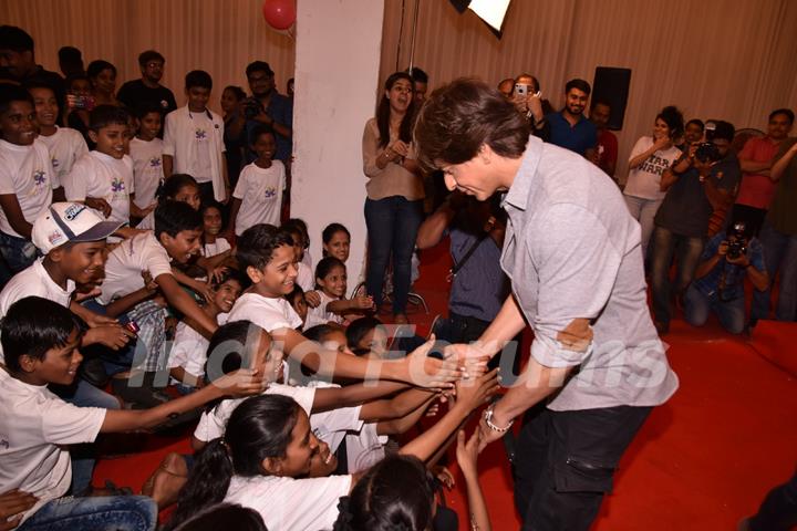 A cute SRK celebrates children's day