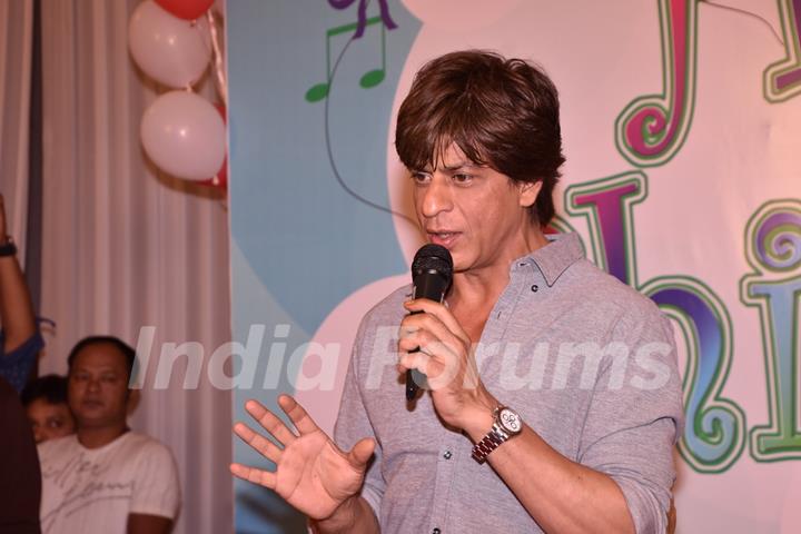 A cute SRK celebrates children's day