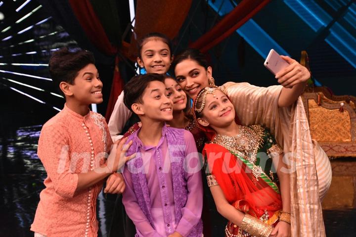 It's selfie time for Deepika and the kids