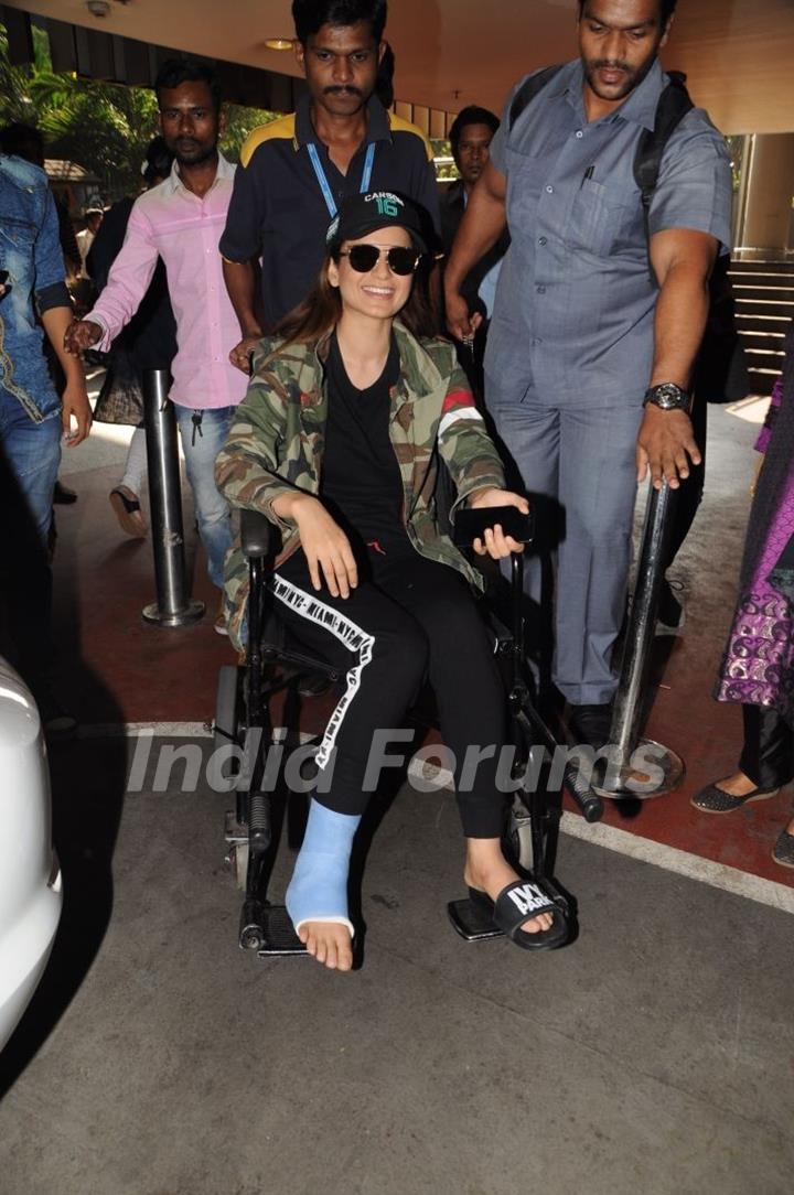 Kangana's injured swag at the Airport