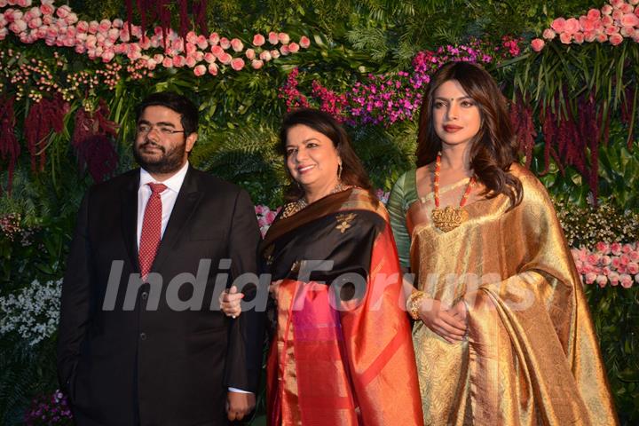 SRK, Priyanka, Ranbir, Katrina, Varun, Kriti and others at the Reception