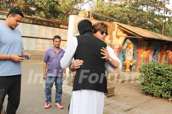 SRK, Abhishek Bachchan at Nikhil Dwivedi's Dad's Funeral