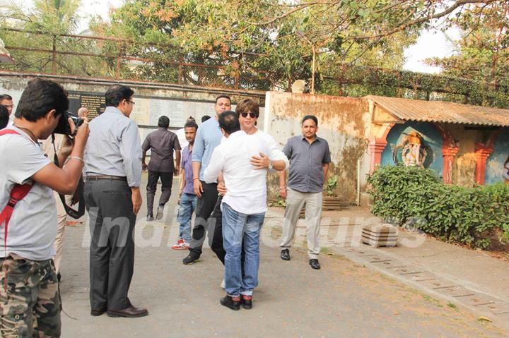 SRK, Abhishek Bachchan at Nikhil Dwivedi's Dad's Funeral