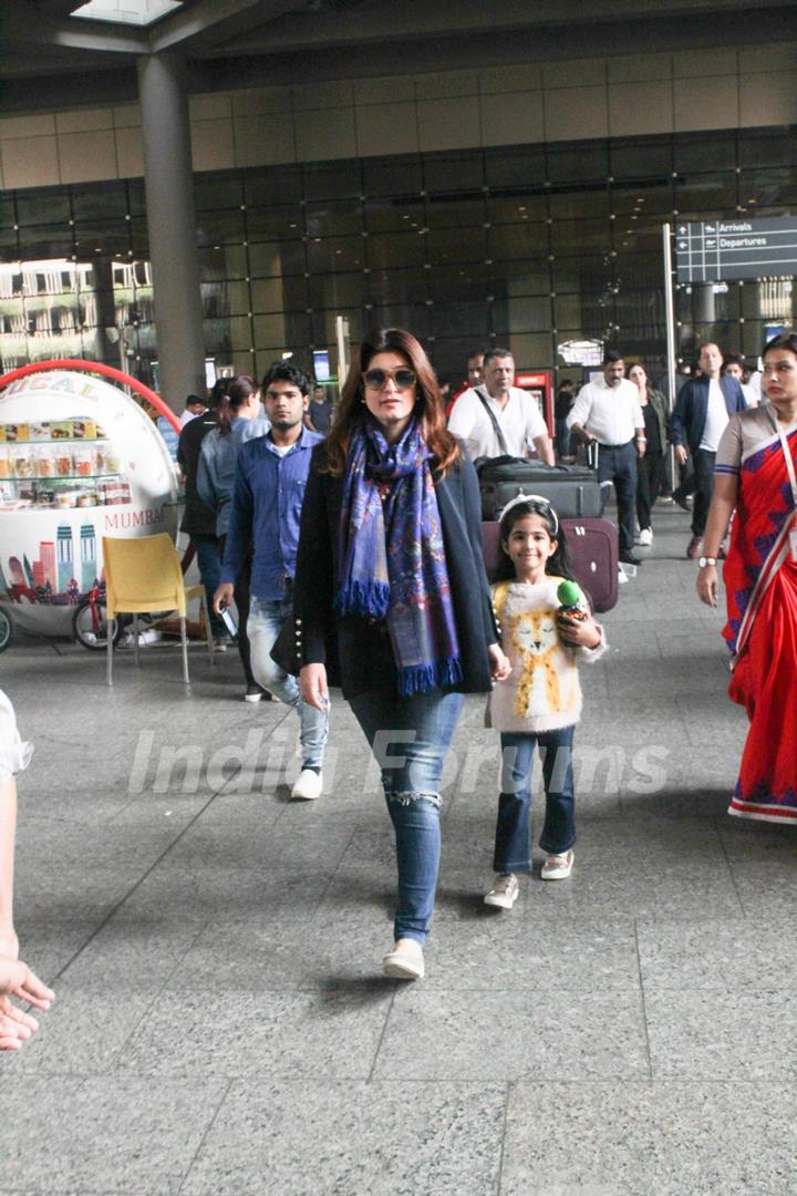 Akshay with family returns from Holidays