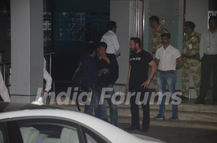 Salman Khan returns form Jodhpur after his hearing