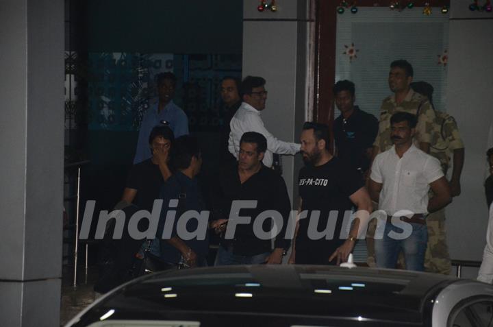 Salman Khan returns form Jodhpur after his hearing