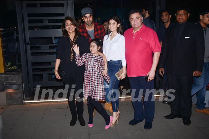 Ranbir Kapoor dines with his family