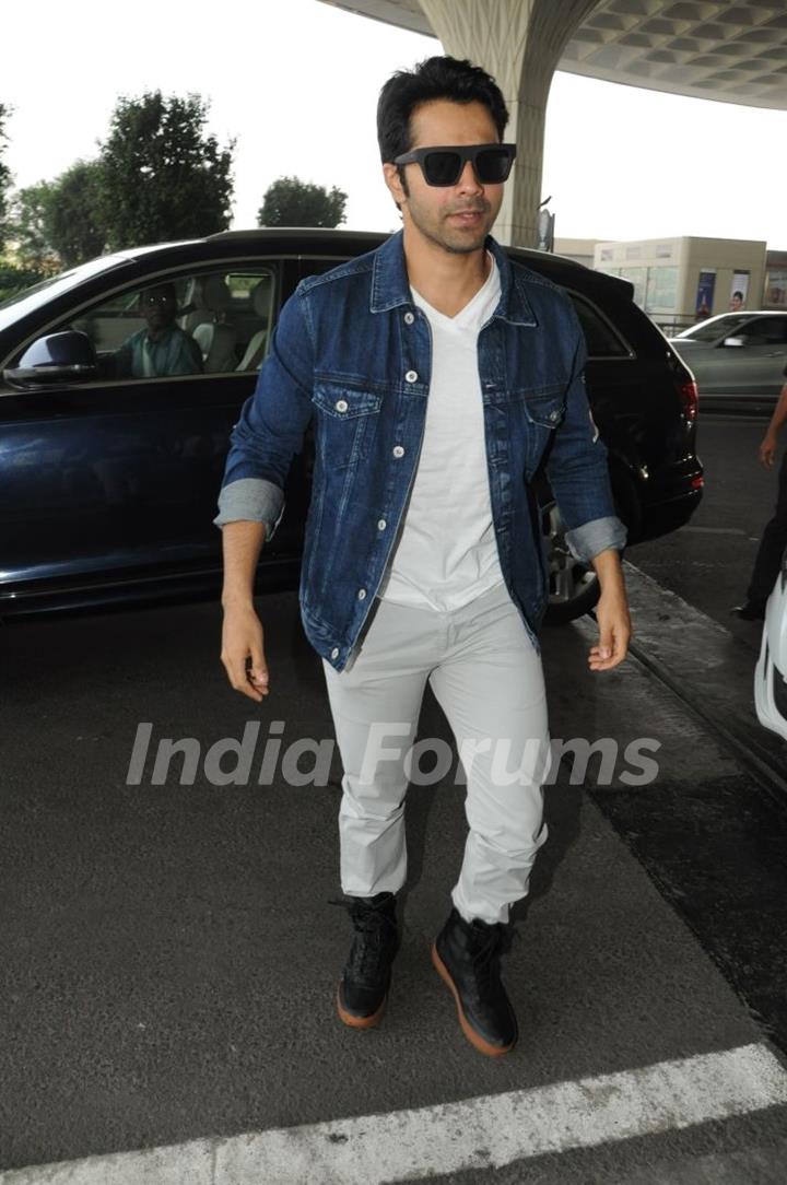 Varun Dhawan and Kareena Kapoor snapped in the city