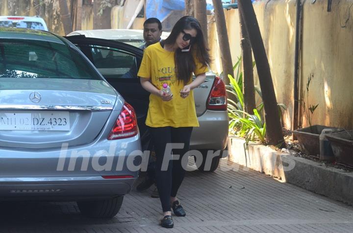 Varun Dhawan and Kareena Kapoor snapped in the city