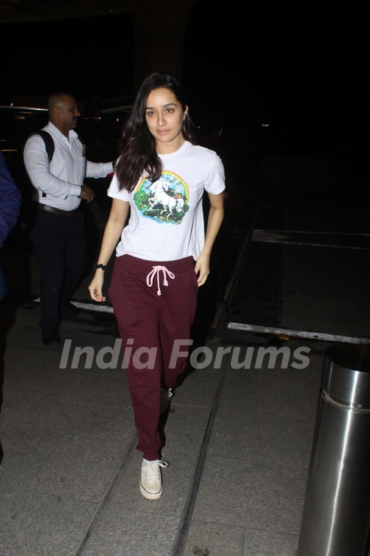 Airport Spotting: Deepika Padukone and Shraddha Kapoor