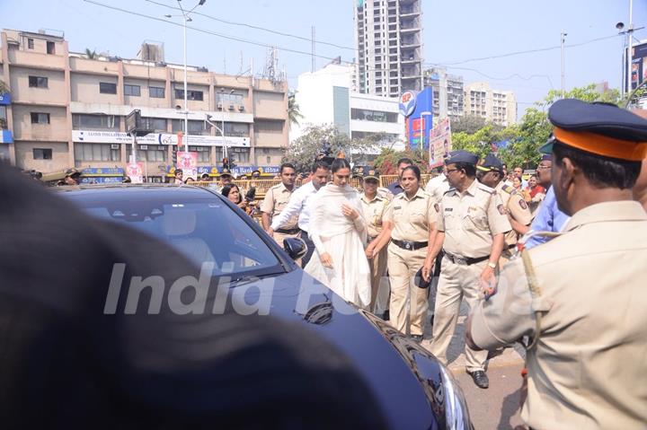 Deepika Padukone at Siddhivinayak Mandir