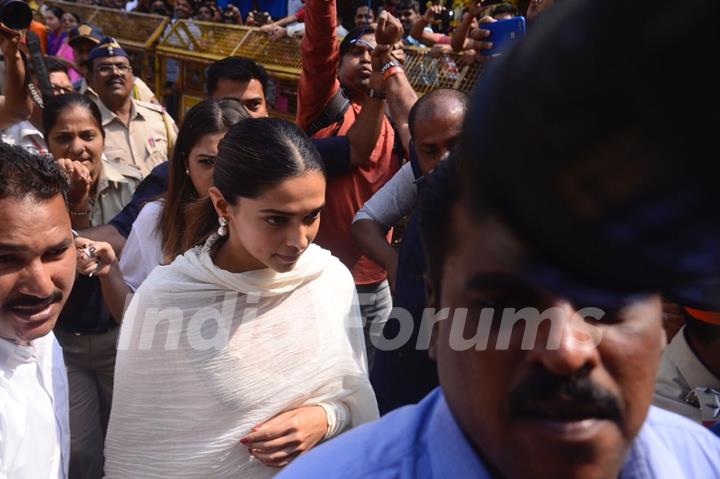 Deepika Padukone at Siddhivinayak Mandir