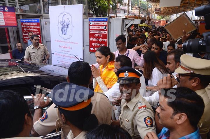 Deepika Padukone at Siddhivinayak Mandir