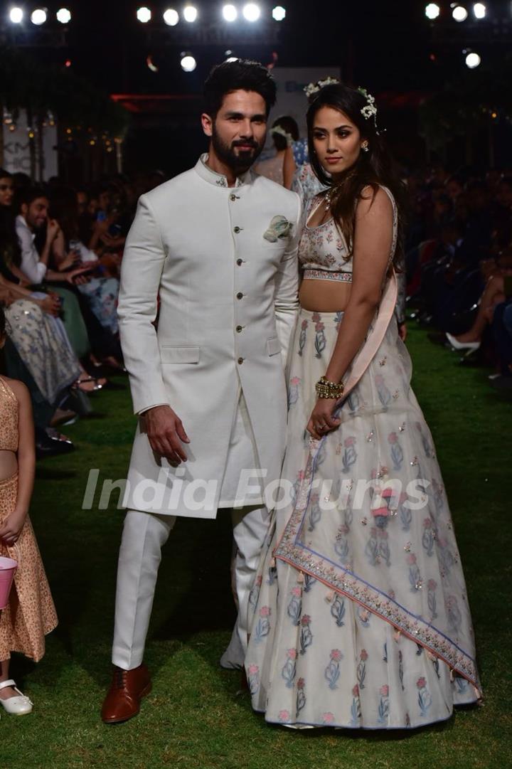 Dream Couple: Shahid - Mira sizzle at the ramp!